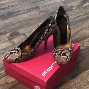 Vintage Fornarina snake skin heels. Size 40